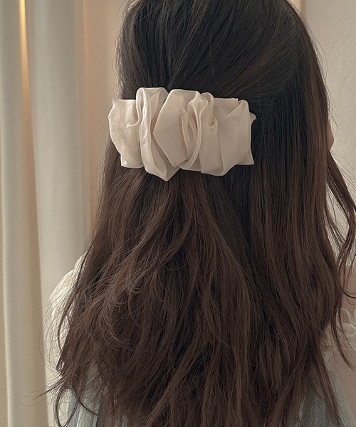 apres jour clair(アプレジュールクレア)の「【apres jour clair×ARIAZ】シアーヘアクリップ(バレッタ/ヘアクリップ・レディース・アイボリー/ダークブラウン/イエロー系その他/グレイッシュベージュ/ブラック/ピンクベージュ・FREE)」の6枚目の写真