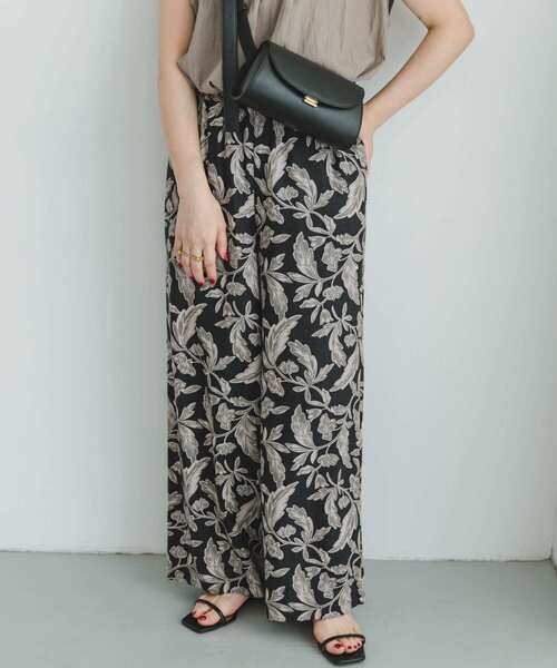 ITEMS URBANRESEARCH(アイテムズ アーバンリサーチ)の「『セットアップ対応』『Sサイズあり』『洗濯可』リネンレーヨンワイドパンツ(その他パンツ・レディース・ライトベージュ/ブラウン系その他/ブラック系その他/その他1/その他2/グリーン・SMALL/MEDIUM)」の2枚目の写真