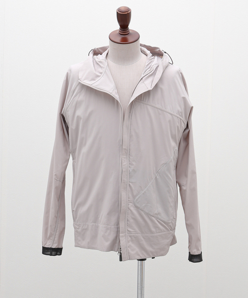 KLATTERMUSEN(クレッタルムーセン)の「KLATTERMUSEN / クレッタルムーセン Nal Hooded Jacket Ms 40652M11(マウンテンパーカー・メンズ・ブラック/レッド系その他・MEDIUM/SMALL)」の19枚目の写真