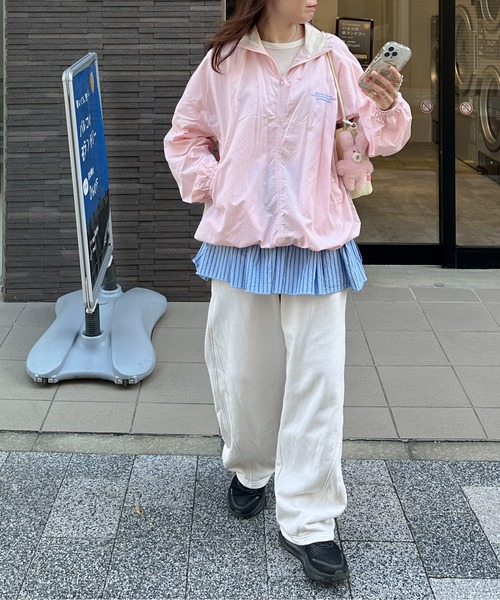PILIT(ピリット)の「ハーフジップ ナイロンプルオーバー(その他トップス・レディース・ベージュ/ピンクベージュ/ブルー/ミント・MEDIUM)」の5枚目の写真