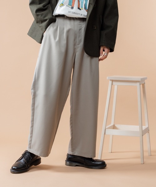 kutir(クティール)の「2タックワイドスラックス(その他パンツ・メンズ・ライトグレー/ブラック/オフホワイト・SMALL/MEDIUM/LARGE)」の1枚目の写真
