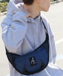 Mark Gonzales | 【Mark Gonzales/マーク ゴンザレス】アートワークコレクション ボートフォームボディバッグ(容量:約1.5L)(ボディバッグ/ウエストポーチ)