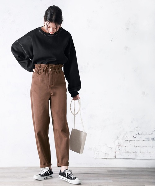 classicalelf(クラシカルエルフ)の「スタイルアップ魅せ。ハイウエストギャザーテーパードパンツ(デニムパンツ・レディース・ブラック/インディゴブルー/ナチュラル/グレー/ブラウン/グレー系その他・SMALL/MEDIUM/LARGE/X-LARGE/XX-LARGE)」の13枚目の写真