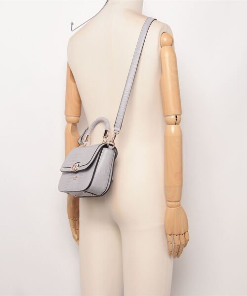 Guess(ゲス)の「ORLINA Top Handle Flap ショルダーバッグ(ショルダーバッグ・レディース・ブラック/ライトベージュ/ライトイエロー/ラベンダー・ONE SIZE)」の14枚目の写真
