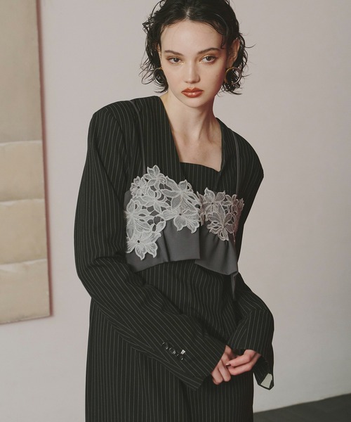 ANDRESD(アンドレスド)の「ピンストライプテーラードビスチェドレス / pinstripe tailored bustier dress(ドレス・レディース・ベージュ/ブラック/グレー・M/S/L)」の1枚目の写真
