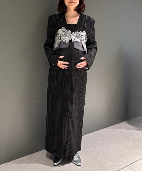 ANDRESD(アンドレスド)の「ピンストライプテーラードビスチェドレス / pinstripe tailored bustier dress(ドレス・レディース・ベージュ/ブラック/グレー・M/S/L)」の12枚目の写真