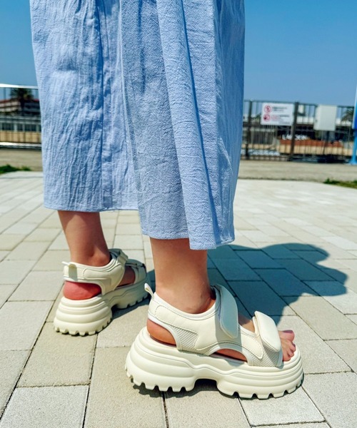 Sugar Sugar(シュガーシュガー)の「厚底スポーツサンダル 【SUGARSUGAR シュガーシュガー】レディース 厚底 ボリュームソール ダブルベルト 歩きやすい メッシュ スポサン スタイルアップ メッシュ 黒 アイボリー ふわふわ(サンダル・レディース・アイボリー/ブラック・S/M/L/LL)」の20枚目の写真