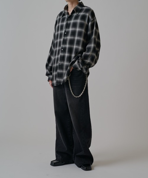 Lui's(ルイス)の「ワイドフィットデニムパンツ(デニムパンツ・メンズ・ブラック系その他2/インディゴブルー/ブラウン・30/34/32)」の4枚目の写真