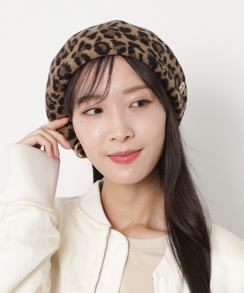 FURLA(フルラ)の「バスクベレー帽 ”レオパード” ロゴチャーム付(ハンチング/ベレー帽・レディース・ダークグレー/オフホワイト/キャメル・FREE)」の1枚目の写真