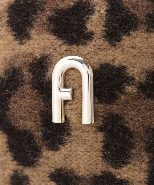 FURLA(フルラ)の「バスクベレー帽 ”レオパード” ロゴチャーム付(ハンチング/ベレー帽・レディース・ダークグレー/オフホワイト/キャメル・FREE)」の8枚目の写真