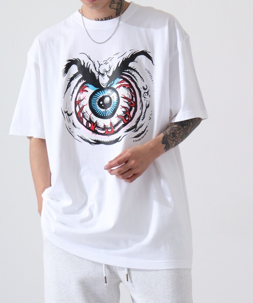 MISHKA(ミシカ)の「MISHKA MISHKA T-SHIRT グラフィックプリント 半袖 Tシャツ(Tシャツ/カットソー・メンズ・サンドベージュ/ダークブラウン/ブラック/ホワイト/ブラック系その他5/ホワイト系その他2/ホワイト系その他3/ホワイト系その他/ブラック系その他2/ブラック系その他4/ブラック系その他/ブラック系その他3/チャコールグレー/ホワイト系その他5/ホワイト系その他4/ライトオリーブ・M/XL/L/2XL)」の2枚目の写真