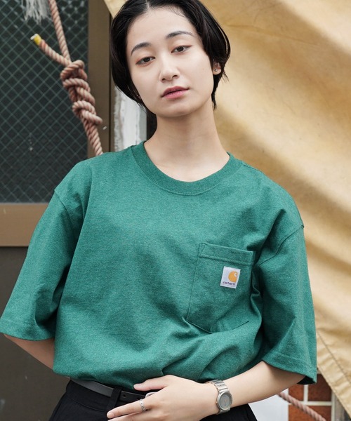 Carhartt(カーハート)の「carhartt/カーハート Workwear ビッグシルエット ポケット半袖 ロゴ Tシャツ ワッペン トップス(Tシャツ/カットソー・メンズ・エメラルドブルー/ブラック/ダークブラウン/ベージュ/ネイビー/グリーン/ヘザーグレー/バーガンディー/ヘザーチャコール/コバルトブルー/グレイッシュブルー/グリーン系その他/ホワイト/レッド系その他/グリーン系その他3/ピンク系その他2/オレンジ系その他/ブルー系その他/ブラウン系その他/ピンク系その他/ブルー系その他2/グリーン系その他2/イエロー系その他/オレンジ/ブルー系その他3/ブルー系その他4/レッド系その他2/グリーン系その他4/ライトイエロー/テラコッタ/ブルー系その他5/イエロー系その他2/グリーン系その他5/レッド系その他3/オレンジ系その他2/ブルー系その他6・SMALL/MEDIUM/LARGE/X-LARGE/XX-LARGE)」の10枚目の写真