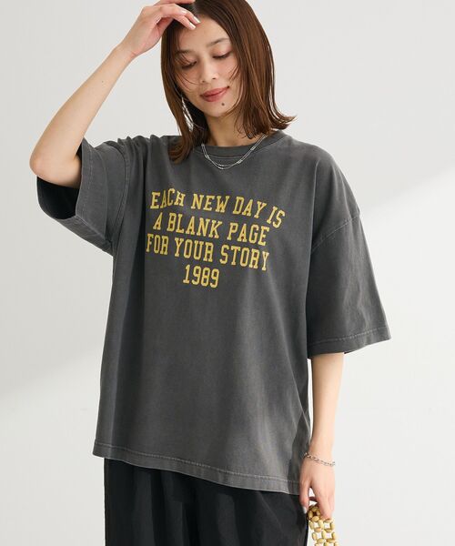 Green Parks(グリーンパークス)の「ピグメントロゴTシャツ(Tシャツ/カットソー・レディース・ホワイト系その他2/チャコールグレー/ベージュ・FREE)」の1枚目の写真