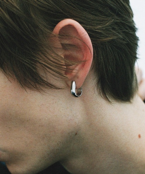 WYM LIDNM(ウィム バイ リドム)の「HOOP PIERCE / GRAIN PIERCE / TWIST HOOP PIERCE / SEED PIERCE(ピアス(片耳用)・メンズ・シルバー/シルバー系2/シルバー系3/シルバー系4/ゴールド・FREE)」の2枚目の写真