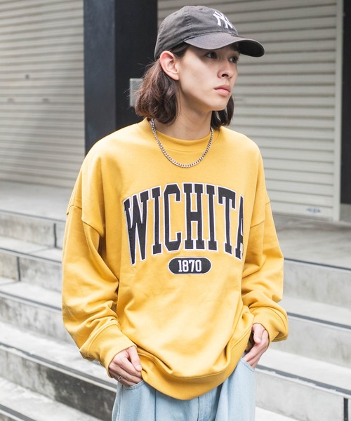 WEGO(ウィゴー)の「WEGO/アクセ付きグラフィックプルオーバー(スウェット・メンズ・マスタード/グレー系その他/ブラック/ホワイト・LARGE/MEDIUM)」の4枚目の写真