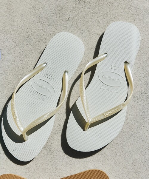 havaianas(ハワイアナス)の「havaianas/ハワイアナス SLIM サンダル ラバービーチサンダル(サンダル・レディース・ブラック/シルバー/ホワイト/ピンク/ゴールド/ベージュ/ネイビー・22cm/23.0cm/24.0cm)」の2枚目の写真