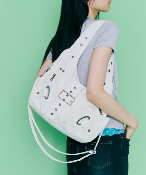 DTYYPE(ドタイプ)の「エンボス2WAYショルダーバッグ(ショルダーバッグ・レディース・ブラック/ピンク/ホワイト/レッド・FREE)」の2枚目の写真