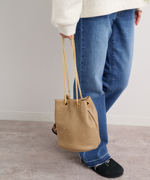 MARLON FIRENZE(マーロンフィレンツェ)の「【MARLON FIRENZE/マルロン】スタッズチェーンBAG:バッグ(クラッチバッグ・レディース・ブラック/ブラウン系その他/ブルー・FREE)」の1枚目の写真