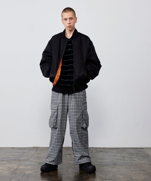 BEAMS(ビームス)の「リラックスフィット THERMOLITE(R) MA-1 (撥水)(MA-1・メンズ・ブラック/オリーブ/ライトグレー/ネイビー/ブラウン・SMALL/MEDIUM/LARGE/X-LARGE)」の17枚目の写真