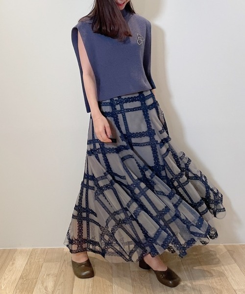 SNIDEL(スナイデル)の「チュールエンブロイダリースカート(スカート・レディース・ライトブルー/モカ/ラベンダー・1/0)」の2枚目の写真