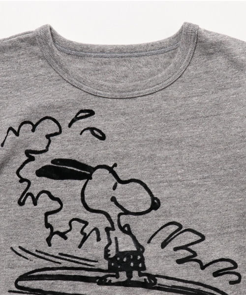 BOOFOOWOO(ブーフーウー)の「波乗りスヌーピー半袖Tee(Tシャツ/カットソー・キッズ・グレー/ナチュラル/ネイビー・150/140)」の5枚目の写真