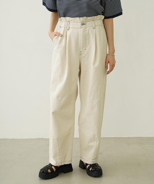 MILKFED.(ミルクフェド)の「TUCK DENIM PANTS(デニムパンツ・レディース・ライトブルー/ライトインディゴブルー/オフホワイト・M/S)」の2枚目の写真