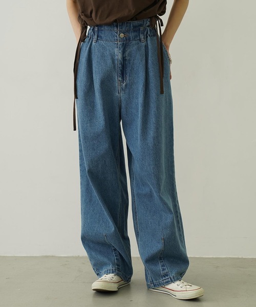 MILKFED.(ミルクフェド)の「TUCK DENIM PANTS(デニムパンツ・レディース・ライトブルー/ライトインディゴブルー/オフホワイト・M/S)」の1枚目の写真