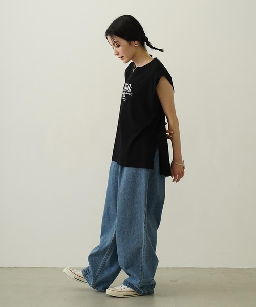 MILKFED.(ミルクフェド)の「TUCK DENIM PANTS(デニムパンツ・レディース・ライトブルー/ライトインディゴブルー/オフホワイト・M/S)」の11枚目の写真
