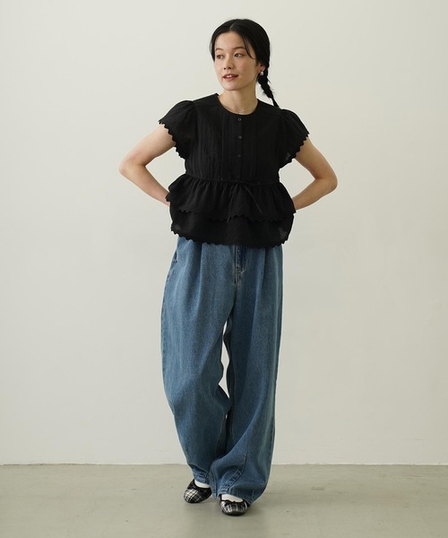 MILKFED.(ミルクフェド)の「TUCK DENIM PANTS(デニムパンツ・レディース・ライトブルー/ライトインディゴブルー/オフホワイト・M/S)」の17枚目の写真