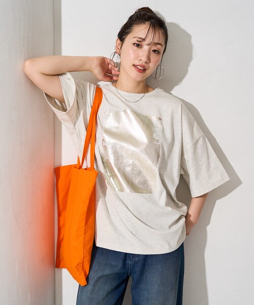 FREAK'S STORE(フリークスストア)の「限定展開 箔 プリント ビック 半袖シャツ(Tシャツ)(Tシャツ/カットソー・レディース・オフホワイト/スミクロ/ライトグレー・フリ-)」の5枚目の写真