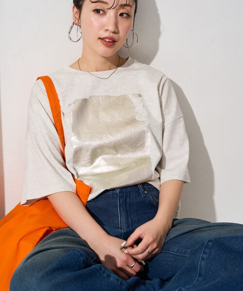 FREAK'S STORE(フリークスストア)の「限定展開 箔 プリント ビック 半袖シャツ(Tシャツ)(Tシャツ/カットソー・レディース・オフホワイト/スミクロ/ライトグレー・フリ-)」の9枚目の写真
