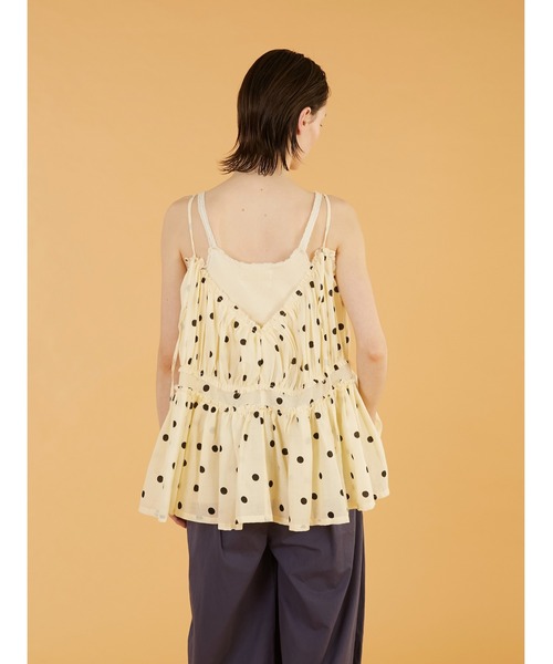 crinkle crinkle crinkle(クリンクルクリンクルクリンクル)の「【crinkle crinkle crinkle】frill gather volume camisole/フリルギャザーボリュームキャミソール(キャミソール・レディース・ベージュ/ブラック・FREE)」の7枚目の写真