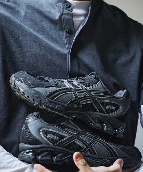 ASICS(アシックス)の「GEL-NIMBUS 10.1 / ゲルニンバス 10.1(スニーカー・メンズ・ブラック×グレー・23/25.5/24.5/25/24/23.5/28/29/28.5/26/26.5/27.5/27/29.5)」の12枚目の写真