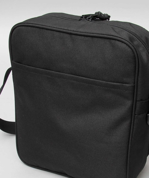 YAKPAK(ヤックパック)の「YAKPAK / ヤックパック / 撥水 600Dポリエステル / 縦型 ボックス ショルダーバッグ / white labela / ホワイトレーベル / BOX SHOULDER(ショルダーバッグ・メンズ・ブラック・FREE)」の16枚目の写真