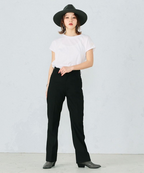 Wrangler(ラングラー)の「WRANGLER/ラングラー ランチャー 消えないセンタープレスカラースラックス フレアドレスパンツ ON/OFF対応 速乾梅雨にも◎(スラックス・レディース・ベージュ/ブラウン/グレー/オフホワイト/ピンク/グリーン/ブラック/ネイビー/ブルーグリーン/ブラウン系その他/ボルドー/ベージュ系その他/イエロー/パープル/ブラック系その他/ホワイト系その他/グレー系その他/ブルー系その他/ブラウン系その他2・SMALL/MEDIUM/X-SMALL)」の20枚目の写真