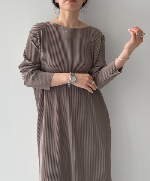 wee9s(ウィークス)の「【セルフカット可能】daily daily super stretch crew neck pleats one piece / デイリーデイリースーパーストレッチクルーネックプリーツワンピース(ワンピース・レディース・アッシュグレー/スカイブルー/ブラック/レッド/ネイビー/ボルドー/アイボリー/ダークグリーン/ブルー/ライトブルー・FREE/LONG)」の3枚目の写真