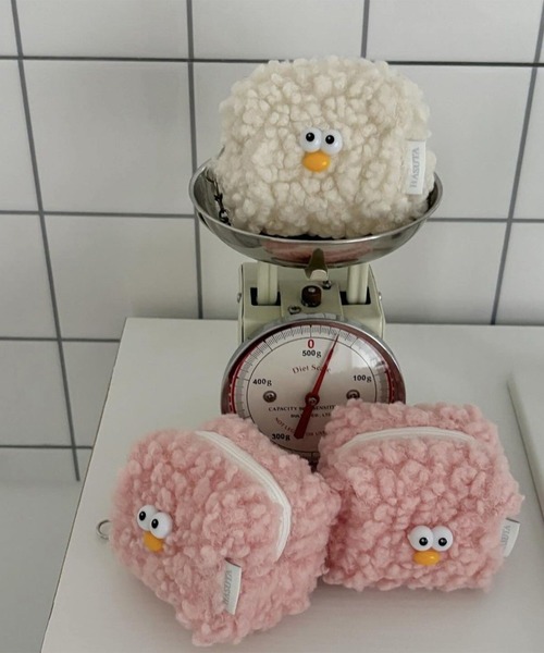 LYEON(リヨン)の「ふわふわボアモンスタージップポーチ(ポーチ・レディース・ブラック/ピンク/オフホワイト/ブルー・FREE)」の8枚目の写真