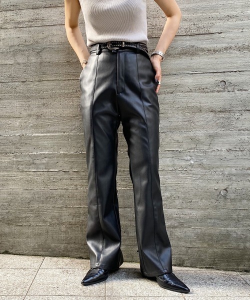 PAGEBOY(ページボーイ)の「フェイクレザーバックスリットパンツ(フレアパンツ)(その他パンツ・レディース・ブラウン系その他/オフホワイト/ブラック/ブラック系その他/ベージュ系その他・MEDIUM/SMALL)」の12枚目の写真