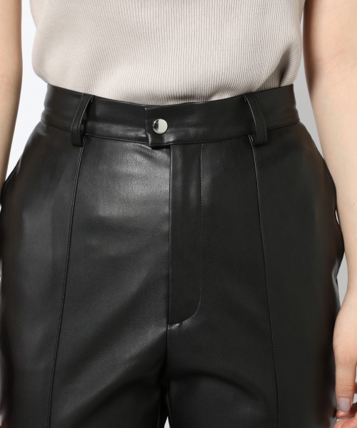 PAGEBOY(ページボーイ)の「フェイクレザーバックスリットパンツ(フレアパンツ)(その他パンツ・レディース・ブラウン系その他/オフホワイト/ブラック/ブラック系その他/ベージュ系その他・MEDIUM/SMALL)」の16枚目の写真