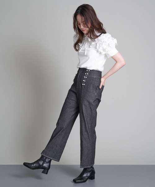 A de a.v.v(アードアー・ヴェ・ヴェ)の「パール釦デニムパンツ(デニムパンツ・レディース・ブラック/ブルー・SMALL/MEDIUM/38/36)」の3枚目の写真