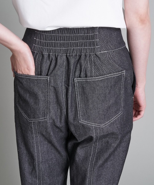 A de a.v.v(アードアー・ヴェ・ヴェ)の「パール釦デニムパンツ(デニムパンツ・レディース・ブラック/ブルー・SMALL/MEDIUM/38/36)」の10枚目の写真