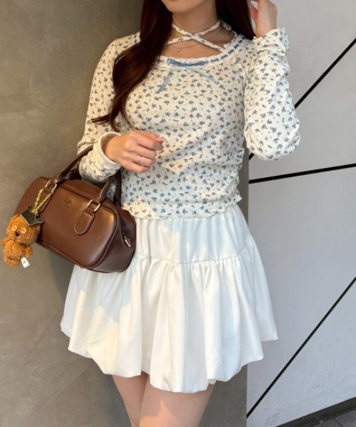 continuer de NICE CLAUP(コンティニューデナイスクラップ)の「衿レースリボンテレコトップス(Tシャツ/カットソー・レディース・その他11/ドット/アイボリー/ブラック・FREE)」の2枚目の写真