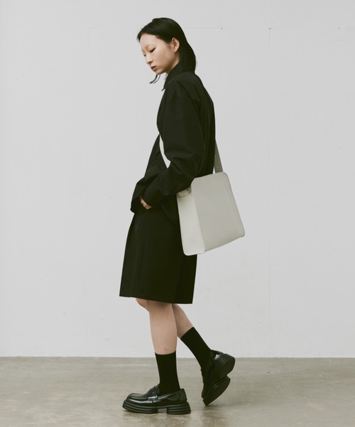 FEKETE(フェケテ)の「FEKETE LOGO VEGAN LEATHER BIG SHOULDER BAG / フェイクレザービッグショルダーバッグ(ショルダーバッグ・メンズ・ミント/ブラック/オフホワイト・FREE)」の14枚目の写真