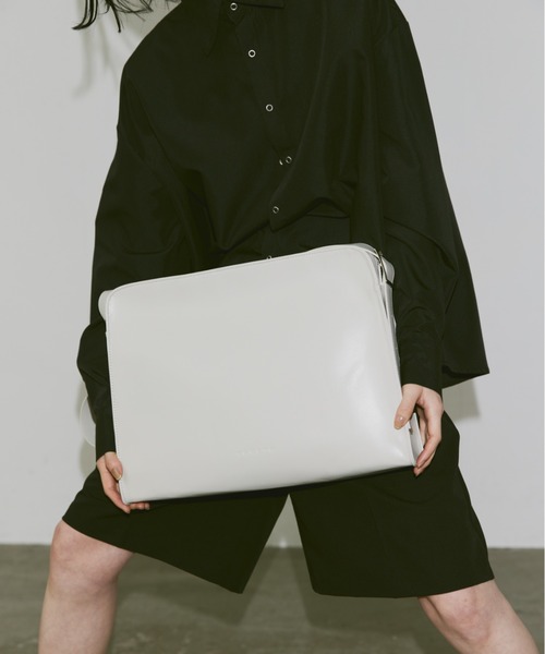 FEKETE(フェケテ)の「FEKETE LOGO VEGAN LEATHER BIG SHOULDER BAG / フェイクレザービッグショルダーバッグ(ショルダーバッグ・メンズ・ミント/ブラック/オフホワイト・FREE)」の13枚目の写真