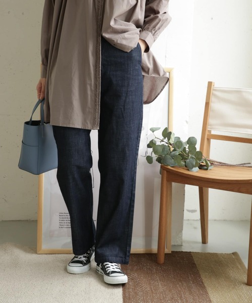 URBAN RESEARCH DOORS(アーバンリサーチドアーズ)の「デニムワイドパンツ(デニムパンツ・レディース・ワンウォッシュ/インディゴブルー・38/40/36)」の2枚目の写真