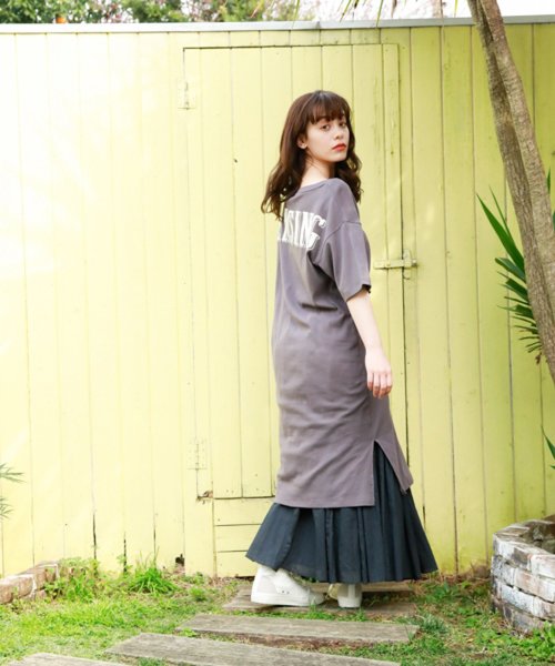 niko and...(ニコアンド)の「ポケット付きアソートロゴワンピース(ワンピース・レディース・オフホワイト/チャコール/グリーン・MEDIUM/LARGE)」の19枚目の写真