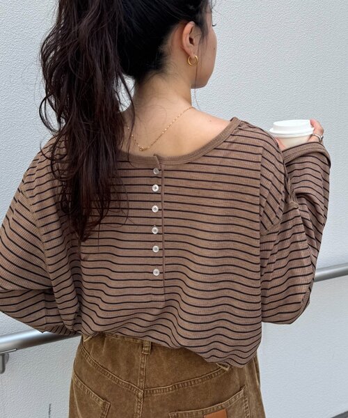 CIAOPANIC TYPY(チャオパニックティピー)の「【一枚でもレイヤードしても◎】2WAYシアーヘンリーネックTEE(Tシャツ/カットソー・レディース・グレー/オレンジ/サックスブルー/ホワイト/ブラック/アイボリー/ブルー/ブラウン/ピンク/バーガンディー/グレー系その他/ベビーピンク/ブルー系その他/ミント・ONE SIZE)」の6枚目の写真