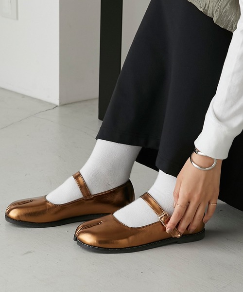 forksy.(フォルクシー)の「【forksy.】ストラップタビシューズ(バレエシューズ・レディース・アイボリー/ブラック/シルバー/ゴールド・S/M/L/LL)」の21枚目の写真