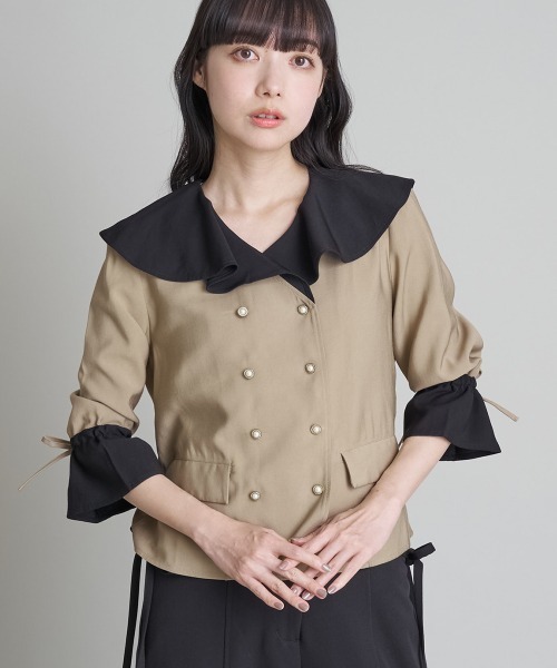 A de a.v.v(アードアー・ヴェ・ヴェ)の「配色フリルカラーダブル釦ブラウス(シャツ/ブラウス・レディース・ベージュ/ブラック・38/36)」の2枚目の写真