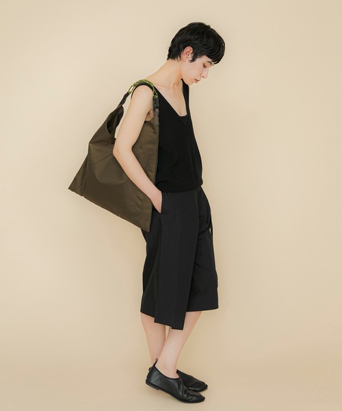 LE VERNIS(ル・ベルニ)の「LE VERNIS(ル・ベルニ)Paracord nylon azuma bag(ショルダーバッグ・レディース・ブラック/ベージュ/ネイビー/ブラウン・FREE)」の9枚目の写真